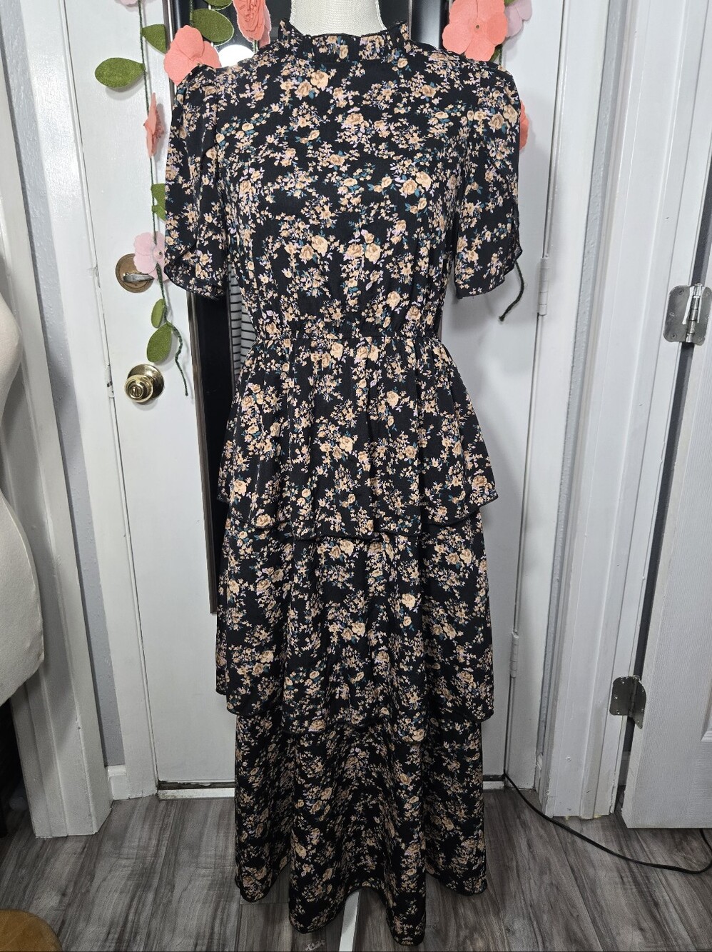 Gomorn Floral Tiered Maxi Dress Sz Medium - Picture 2 of 10